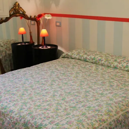 Casa Cacina-affittacamere * Lido di Camaiore